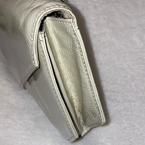 HOBO Cream Patent Leather Handheld Envelope Clutch EUC - Picture 5 of 15